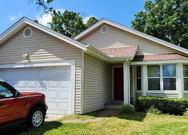 Property at 221 Mondair Dr, O'fallon, MO 63368, 3 beds, 2 baths