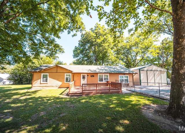 Property at 233 Kirkman St, Licking, MO 65542, 3 beds, 1.5 baths