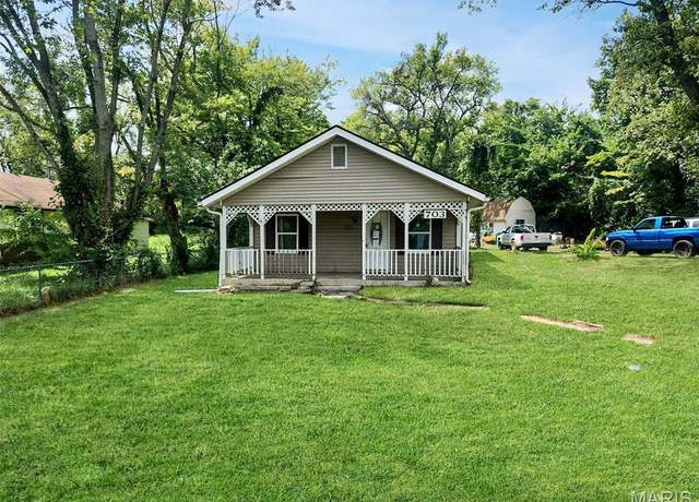 Property at 703 W Main St, Bismarck, MO 63624, 4 beds, 2 baths