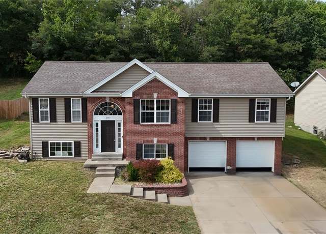 Property at 2205 Ashton Hills Ct, Washington, MO 63090, 5 beds, 3 baths