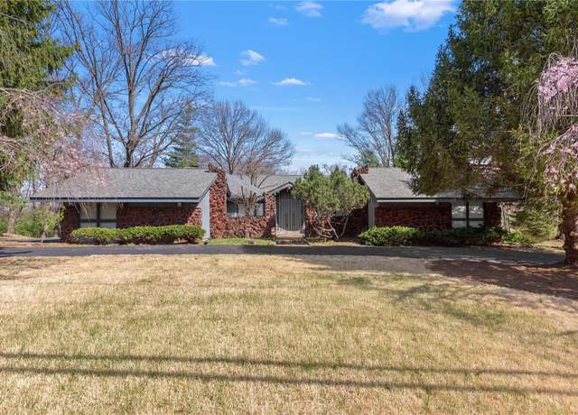 Property at 11543 Ladue Rd, St Louis, MO 63141, 3 beds, 2 baths