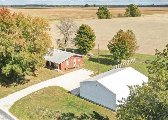 Property at 28432 Macoupin Creek Rd, Kane, IL 62054, 3 beds, 1 bath