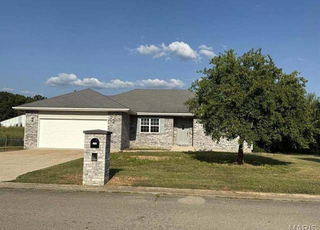 Property at 2806 Lafayette Ave, Lebanon, MO 65536, 3 beds, 2 baths