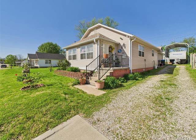 Property at 462 Harrison St, Lebanon, MO 65536, 3 beds, 2 baths