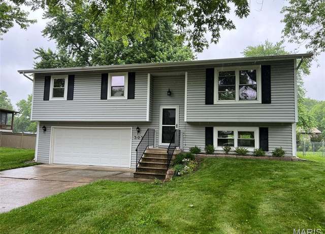 Property at 505 Lindenwood Dr, Troy, IL 62294, 3 beds, 2 baths