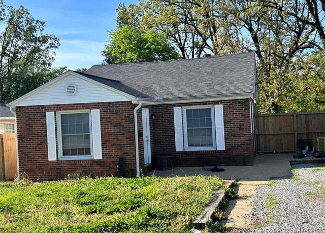 Property at 1006 Pershing St, Poplar Bluff, MO 63901, 4 beds, 2 baths