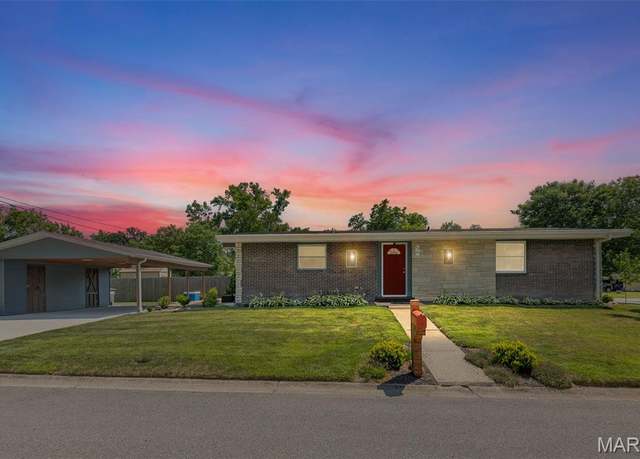 Property at 5327 Lynwood Ct, Godfrey, IL 62035, 3 beds, 2 baths