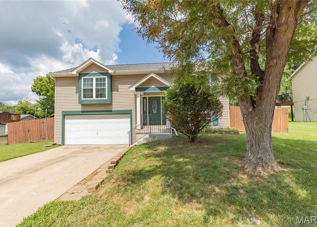 Property at 679 Ballantrae Dr, Wentzville, MO 63385, 3 beds, 2 baths