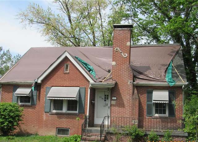 Property at 401 S High St, Belleville, IL 62220, 2 beds, 1 bath