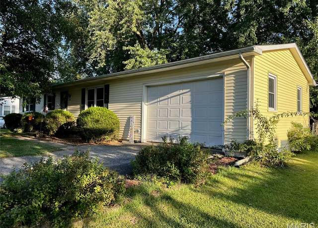 Property at 603 Sunset Dr, Palmyra, MO 63461, 3 beds, 1.5 baths