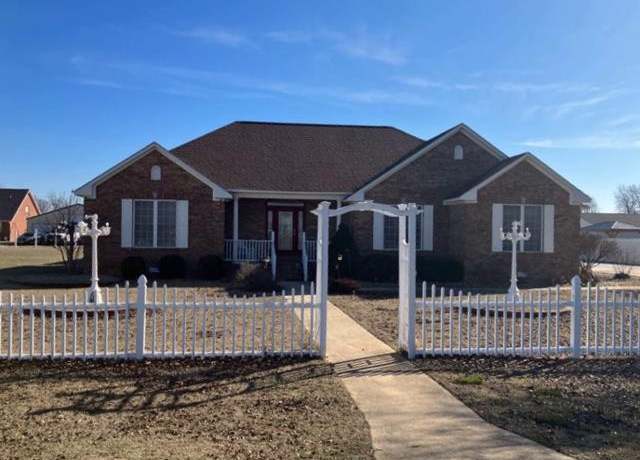 Property at 1302 Stokelan Dr, Malden, MO 63863, 3 beds, 2 baths