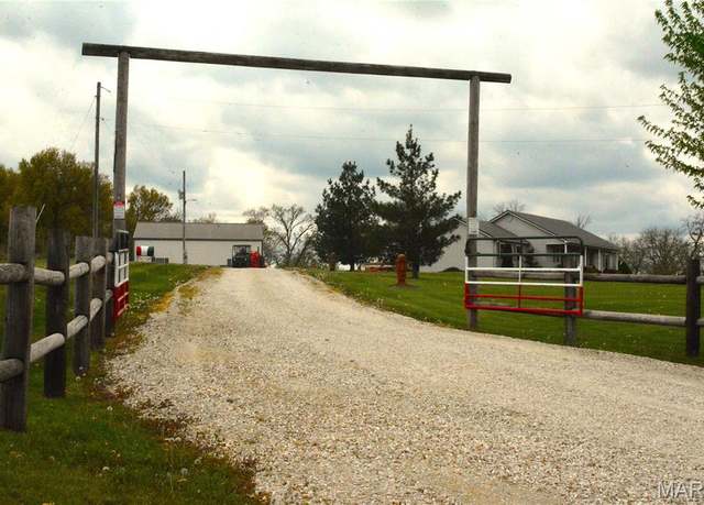 Property at 9809 Highway Y, Bowling Green, MO 63334, 3 beds, 2 baths