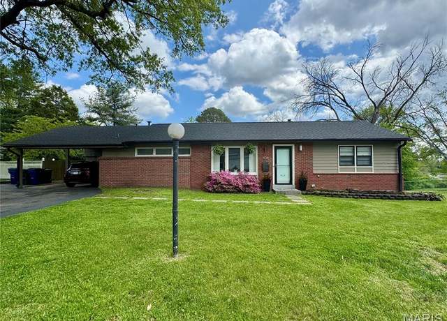 Property at 108 Chatwood Ter, Crestwood, MO 63126, 3 beds, 2 baths