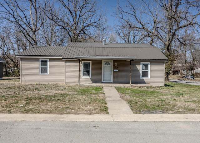 Property at 511 Miller St, Lebanon, MO 65536, 4 beds, 2 baths