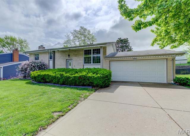 Property at 200 Briarcliff Dr, St Charles, MO 63301, 4 beds, 2 baths