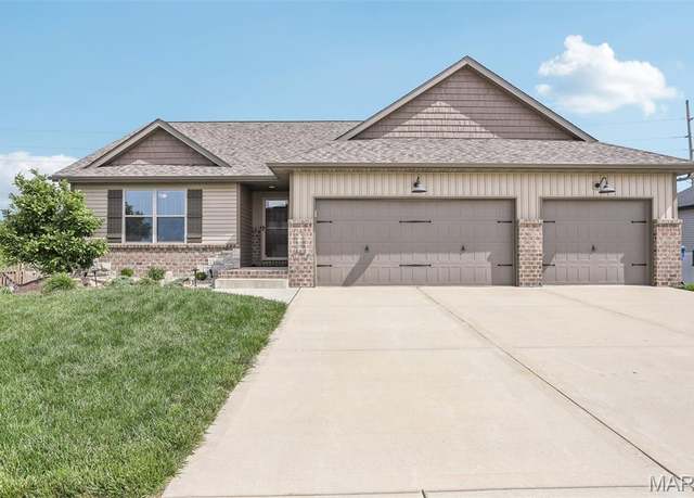 Property at 520 W 5th St, St Jacob, IL 62281, 3 beds, 2 baths