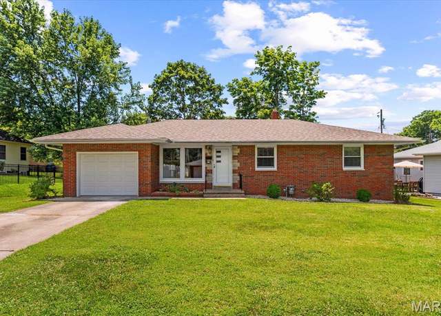 Property at 406 Buena Vista St, Edwardsville, IL 62025, 3 beds, 1.5 baths