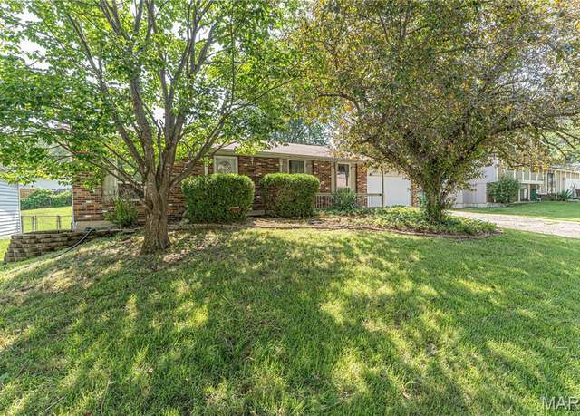 Property at 50 Brookshire Dr, St Peters, MO 63376, 3 beds, 2 baths