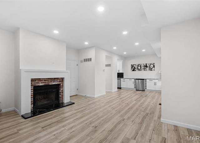 Property at 327 N Boyle Ave Unit E-4, St Louis, MO 63108, 2 beds, 1.5 baths