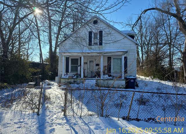 Property at 215 W 17th St, Centralia, IL 62801, 3 beds, 1 bath