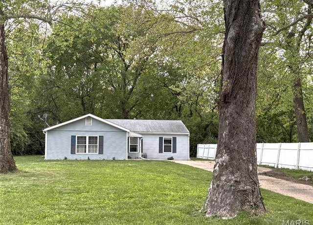 Property at 49 Carnation Dr, Collinsville, IL 62234, 3 beds, 1.5 baths