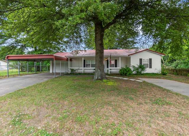 Property at 804 Pruitt St, Kennett, MO 63857, 3 beds, 3 baths