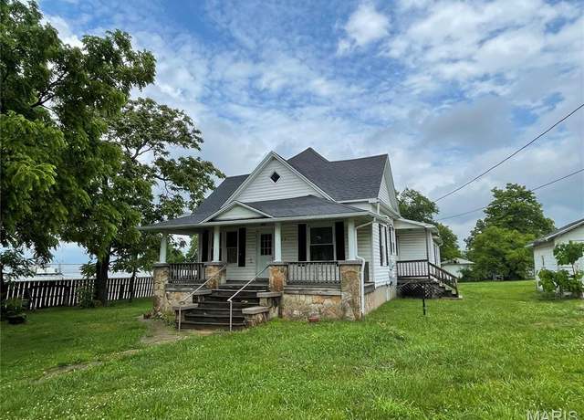 Property at 108 E 3rd St, Dixon, MO 65459, 3 beds, 1 bath
