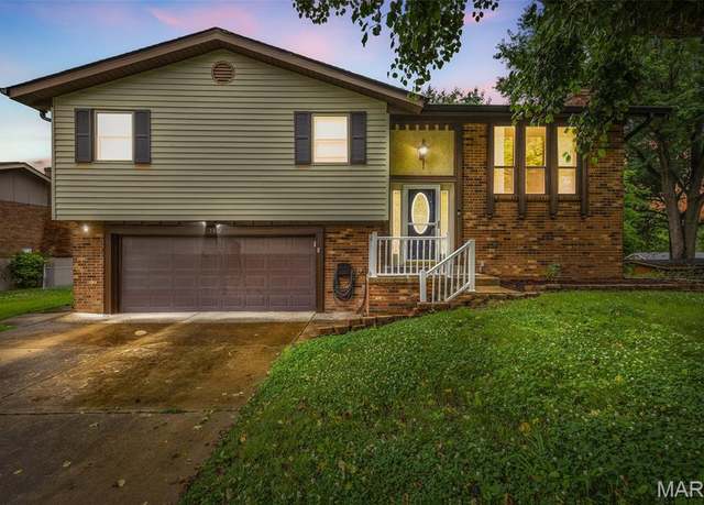 Property at 5812 Cranberry Dr, Imperial, MO 63052, 3 beds, 2 baths