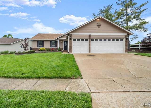 Property at 2 Barrington Dr, St Peters, MO 63376, 3 beds, 3 baths