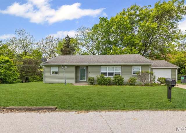 Property at 4 Signal Park Ln, Belleville, IL 62223, 3 beds, 2 baths