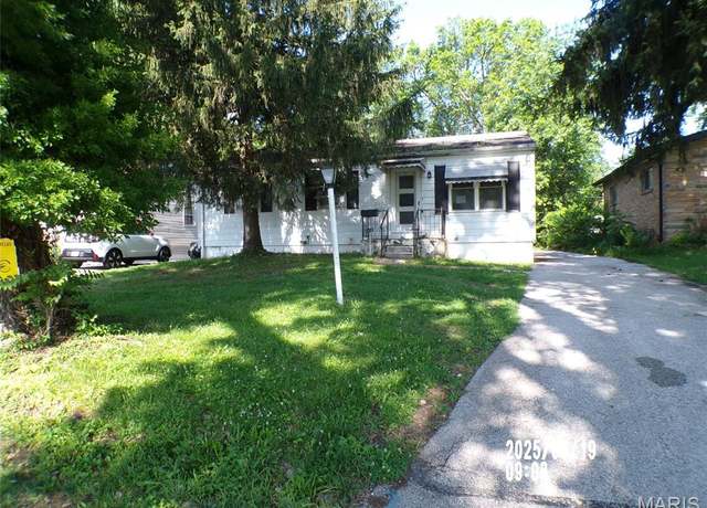 Property at 10109 Royal Dr, St Louis, MO 63136, 3 beds, 1 bath