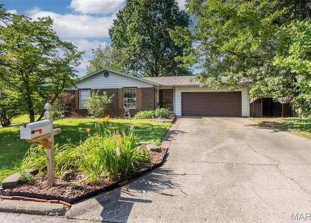Property at 14 Biscayne Dr, Edwardsville, IL 62025, 4 beds, 3 baths