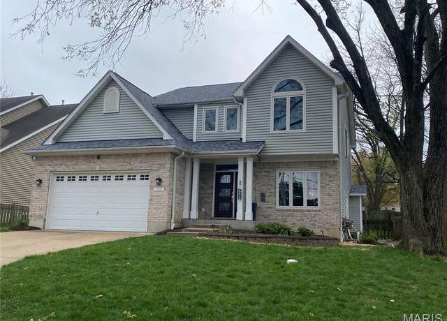 Property at 11808 Manhattan Ave, Des Peres, MO 63131, 4 beds, 2.5 baths