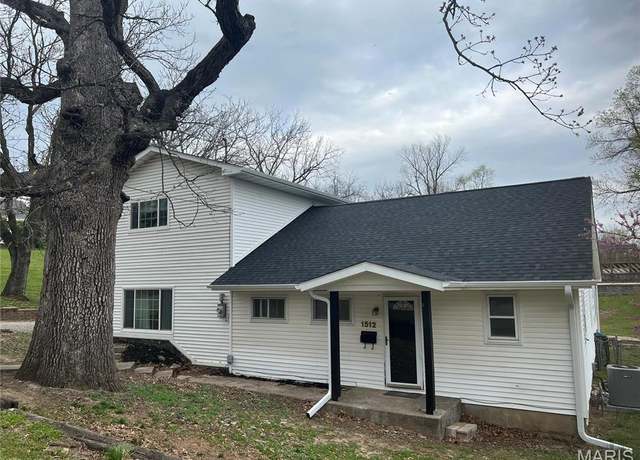 Property at 1512 36th St, Hannibal, MO 63401, 4 beds, 3 baths