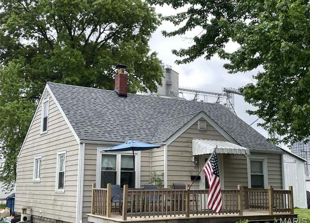 Property at 308 S Cedar St, Trenton, IL 62293, 4 beds, 1 bath