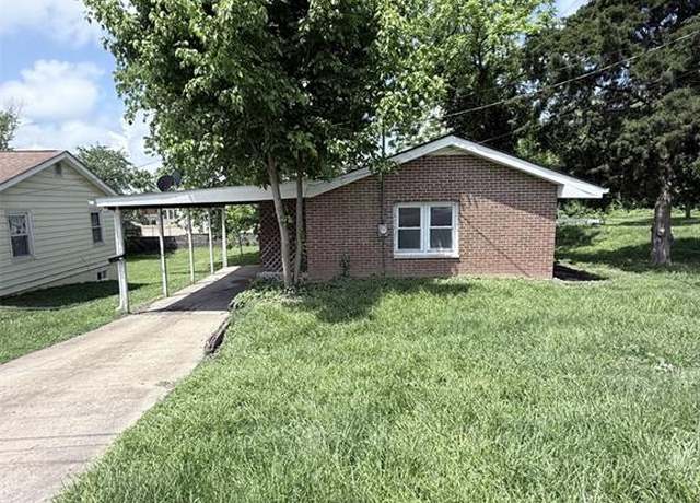 Property at 904 W Osage St, Pacific, MO 63069, 3 beds, 2 baths