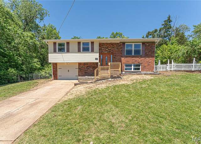 Property at 5937 Spur Dr, House Springs, MO 63051, 4 beds, 2 baths