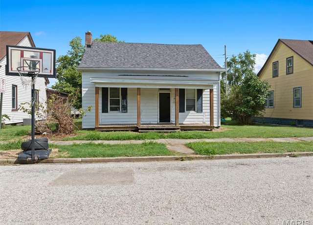 Property at 1316 N Church St, Belleville, IL 62221, 3 beds, 1 bath