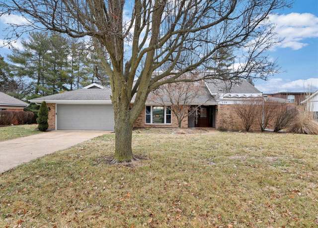 Property at 128 White Tree Ln, Ballwin, MO 63011, 3 beds, 2.5 baths