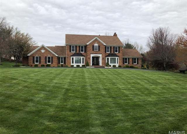 Property at 37 Lake Top Ct, St Charles, MO 63301, 4 beds, 4.5 baths