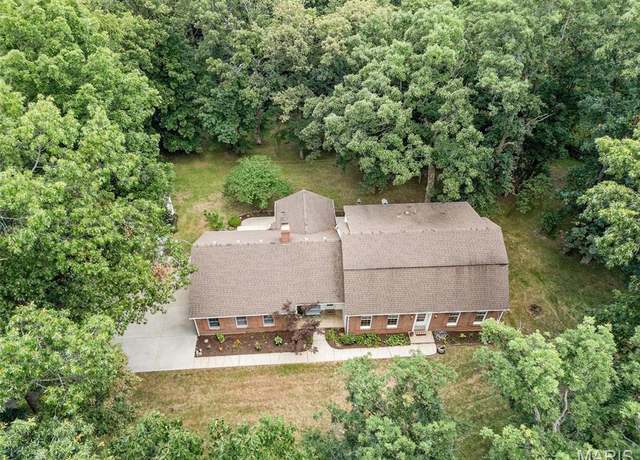 Property at 8365 Mexico Rd, St Peters, MO 63376, 5 beds, 3 baths