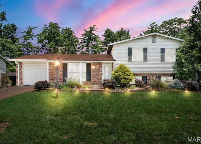Property at 3 Country Hill Rd, St Peters, MO 63376, 3 beds, 2 baths
