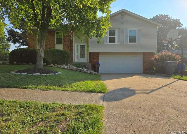 Property at 814 Notre Dame Dr, O'fallon, MO 63366, 3 beds, 3 baths
