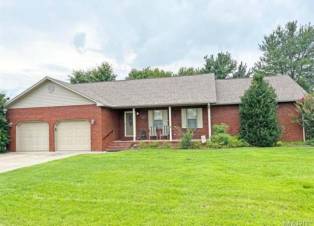 Property at 1209 Oakcrest Ln, Dexter, MO 63841, 3 beds, 2 baths
