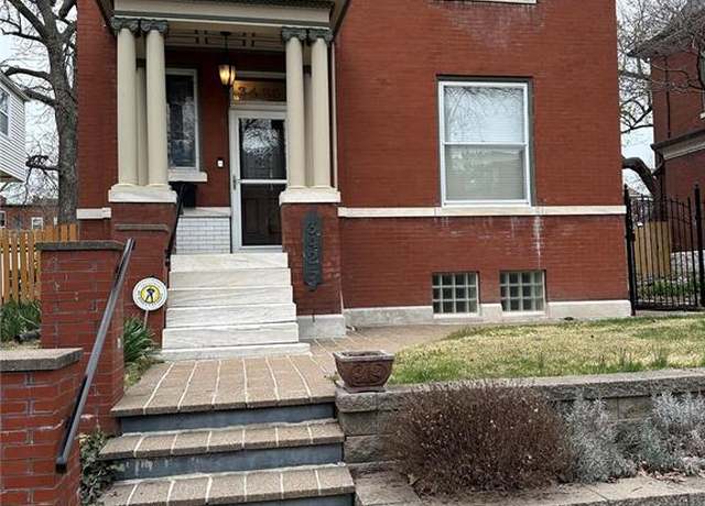 Property at 3425 Halliday Ave, St Louis, MO 63118, 3 beds, 2.5 baths
