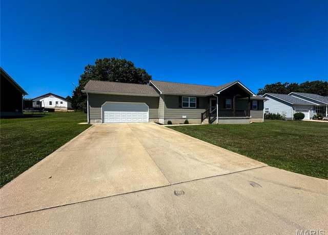 Property at 32 Westwood Dr, Salem, MO 65560, 3 beds, 2 baths