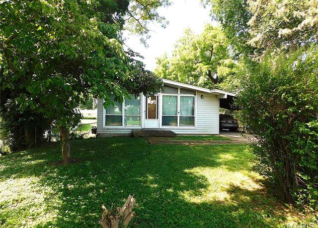 Property at 6 Mound Dr, St Peters, MO 63376, 3 beds, 2 baths