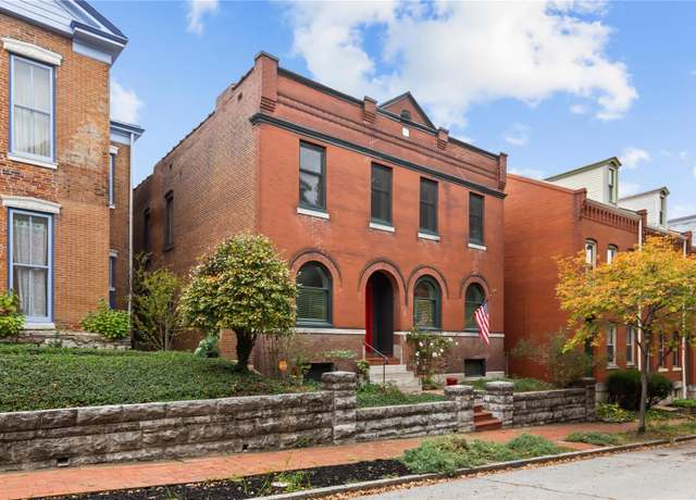 Property at 1221 Mackay Pl, St Louis, MO 63104, 4 beds, 3 baths