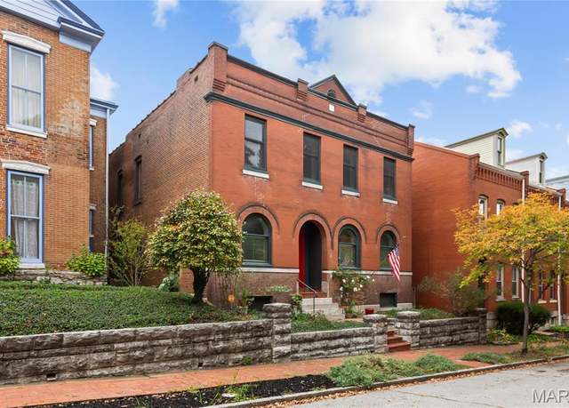 Property at 1221 Mackay Pl, St Louis, MO 63104, 4 beds, 3 baths