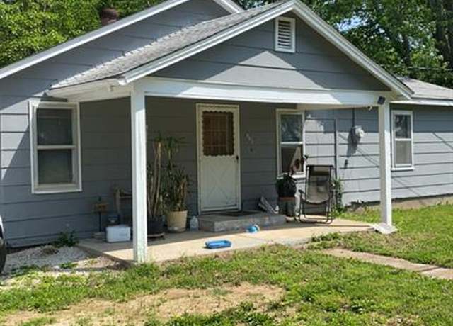 Property at 847 W Washington St, St James, MO 65559, 4 beds, 2 baths